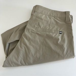 Travis Mathew Men’s Khaki Shorts 32 Flat Front active Tan 10in‎